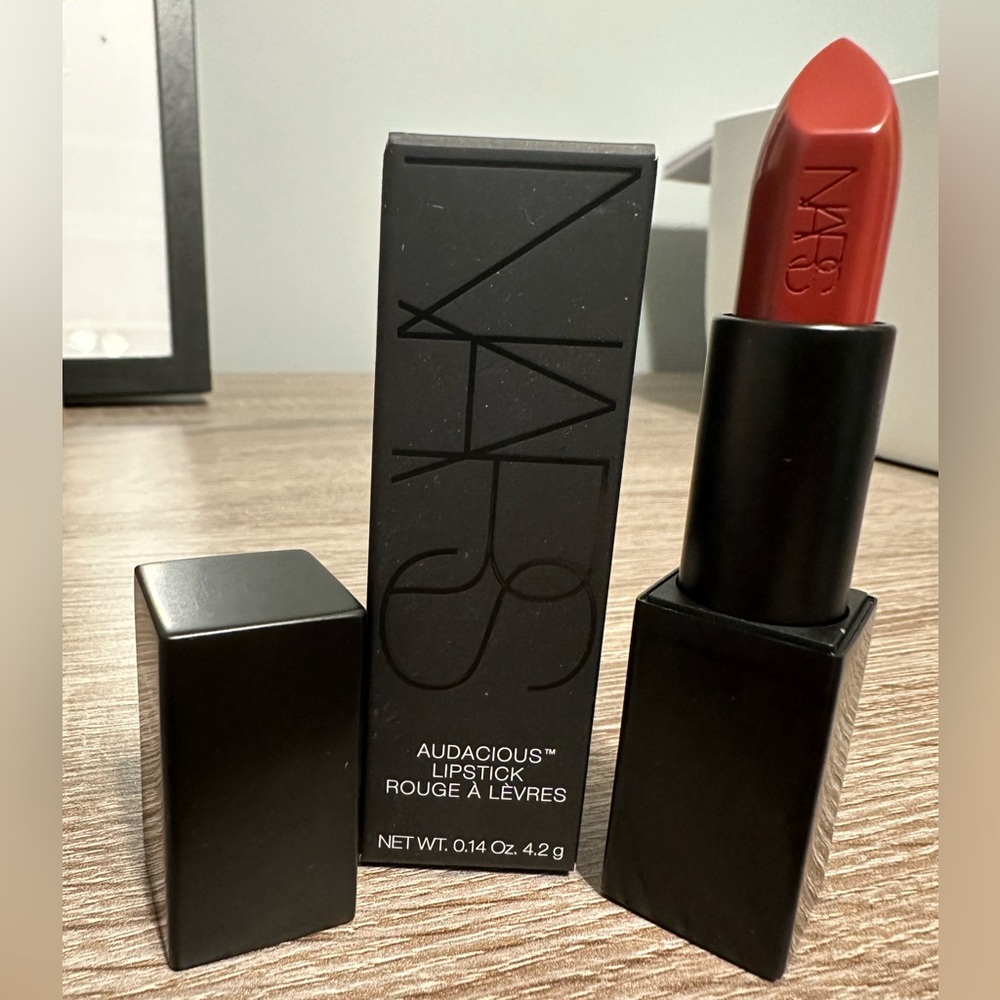 NARS Audacious Lipstick - Mona